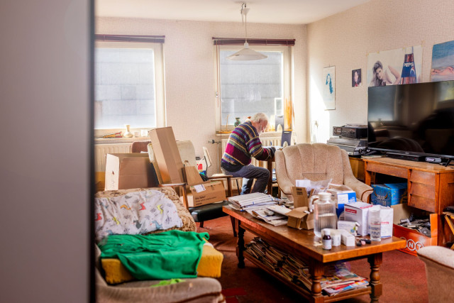 Deelnemer Dolf in een rommelig huis